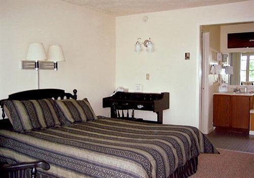 Continental Inn Cheboygan Esterno foto