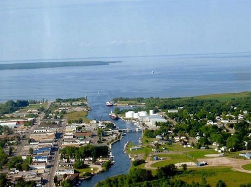 Continental Inn Cheboygan Esterno foto