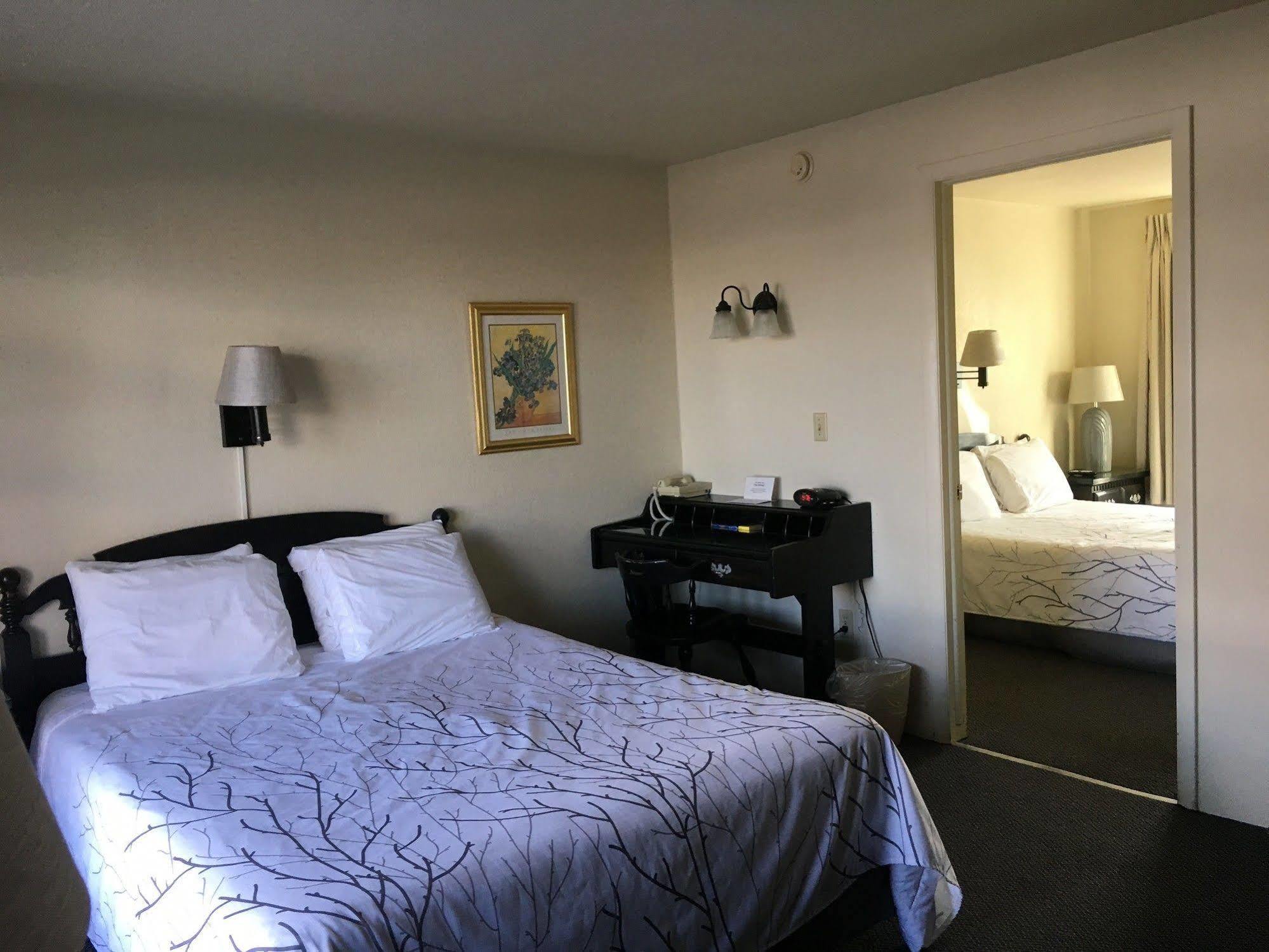 Continental Inn Cheboygan Esterno foto