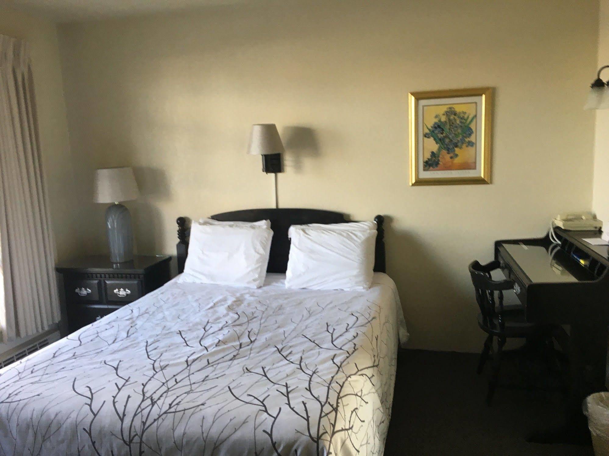 Continental Inn Cheboygan Esterno foto