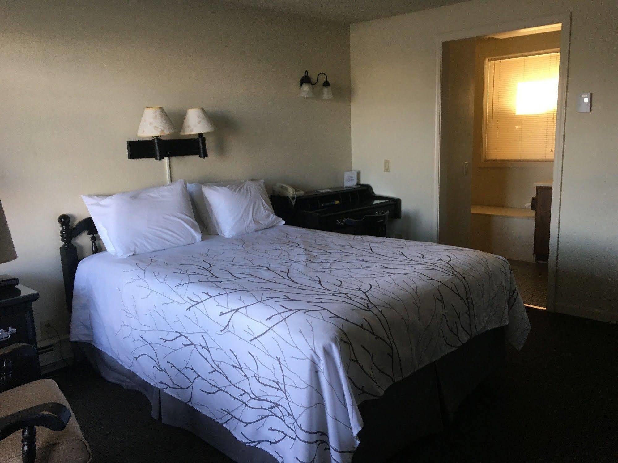 Continental Inn Cheboygan Esterno foto